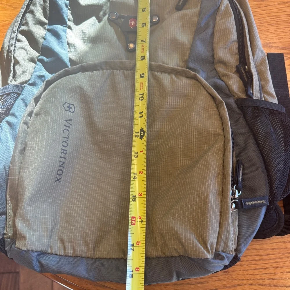 Victorinox Swiss Army Backpack Green Black‎ Padded Multi Pockets